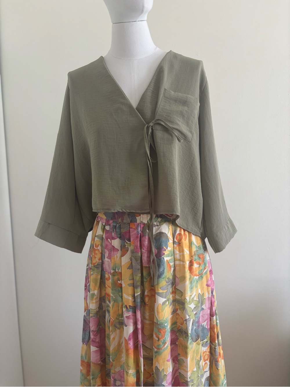 🎁 FREE WITH PURCHASE | Topshop Khaki Tie Front Blouse Size 6